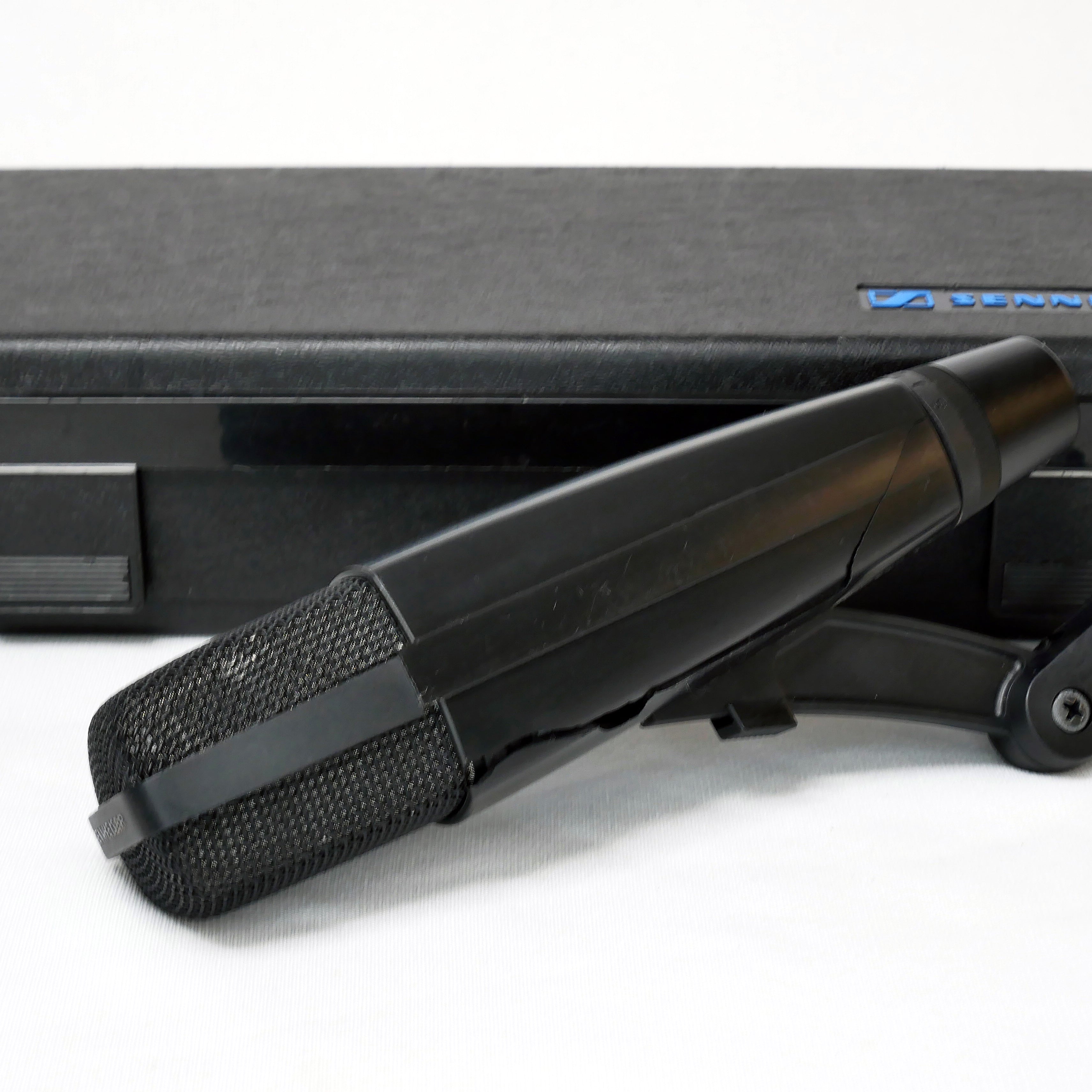 Used Sennheiser MD421 plastic cracked